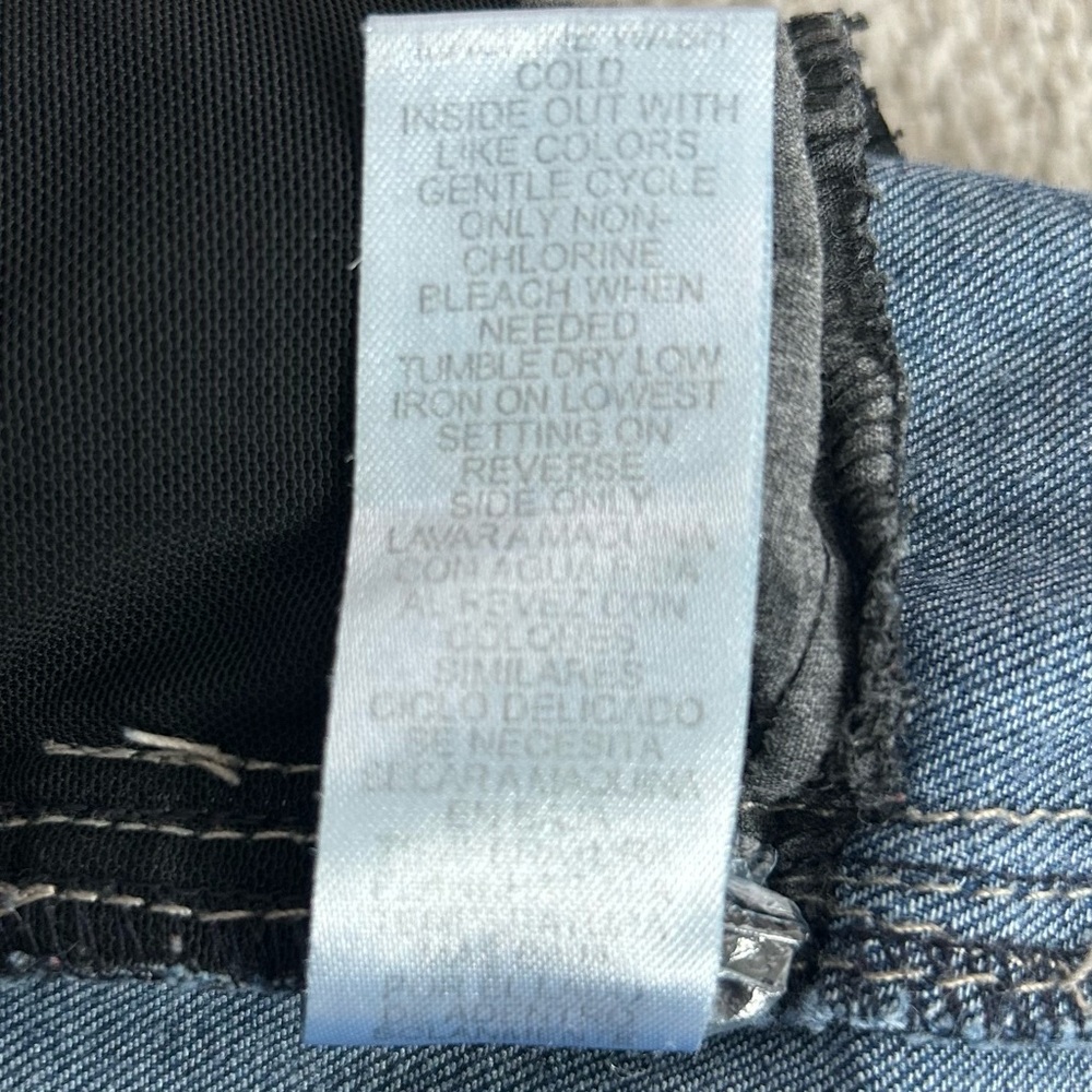 DEMOCRACY AB SOLUTION Women’s Capris/Cropped Jeans Light Wash Raw Hem 2 - Picture 8 of 10